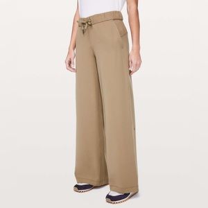 Lululemon On the Fly Woven Wide Leg Pant in Frontier size 6